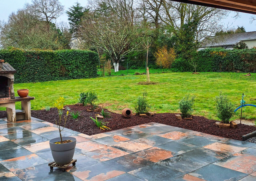 valentin cesu paysagiste, aménagement paysager, entretien jardin, création jardin, jardinier paysagiste, conception jardin, taille haies, tonte pelouse / gazon, plantation arbres et arbustes, massifs de fleurs / parterres, arrosage automatique, potager / jardin comestible,