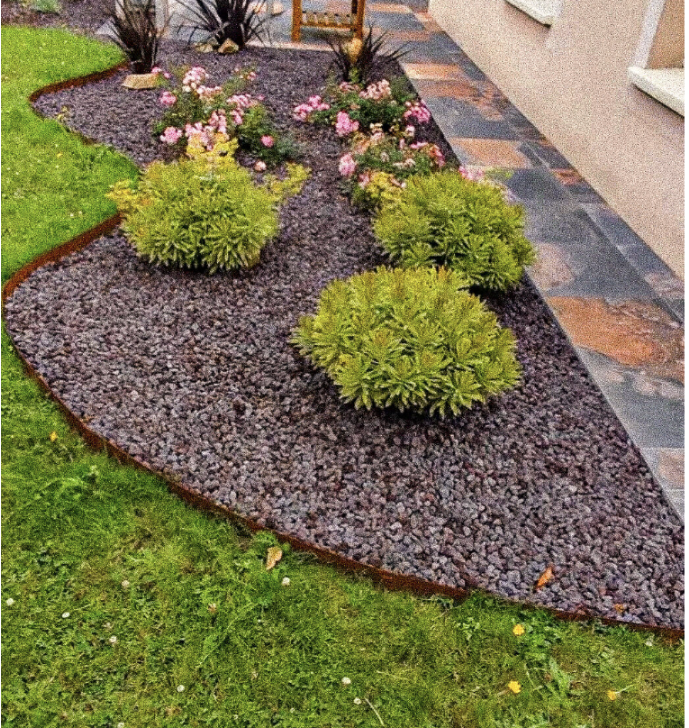Massif fleuri et paillage décoratif valentin paysagiste