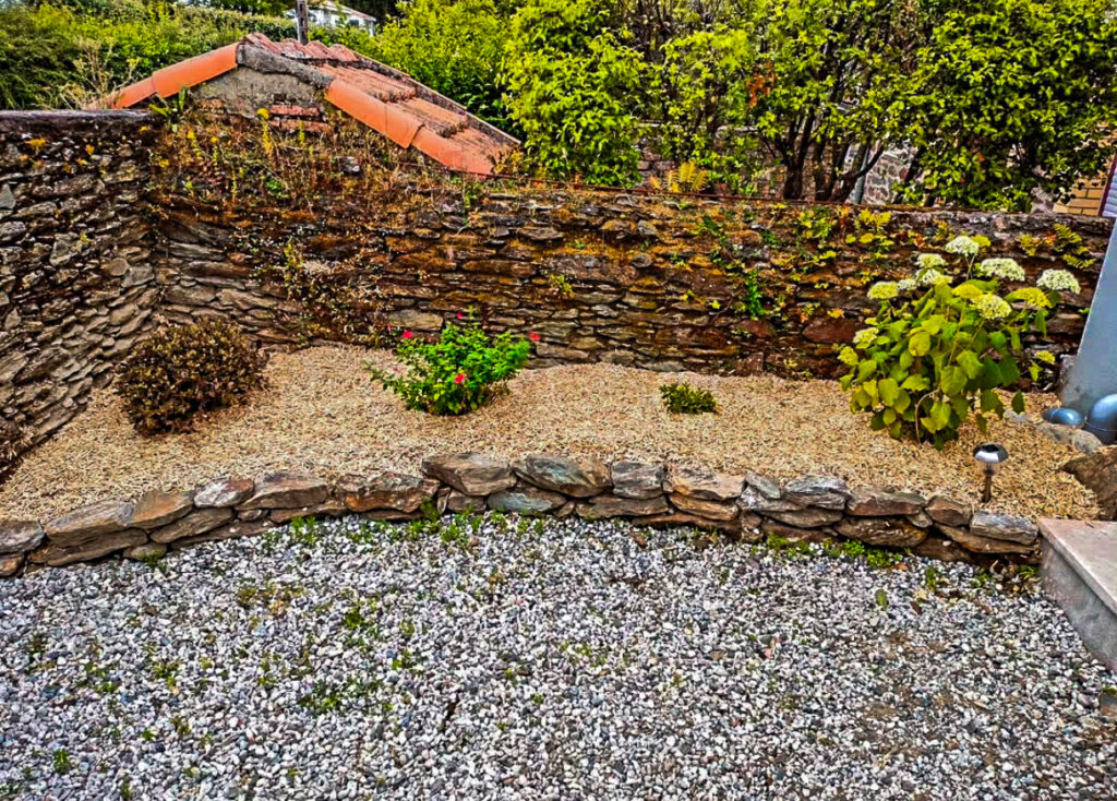 valentin cesu paysagiste, aménagement paysager, entretien jardin, création jardin, jardinier paysagiste, conception jardin, taille haies, tonte pelouse / gazon, plantation arbres et arbustes, massifs de fleurs / parterres, arrosage automatique, potager / jardin comestible,